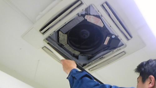 業務用エアコンのフィルター交換清掃